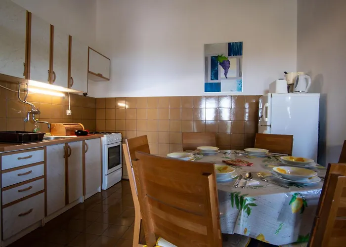 House Marija Nyaraló *